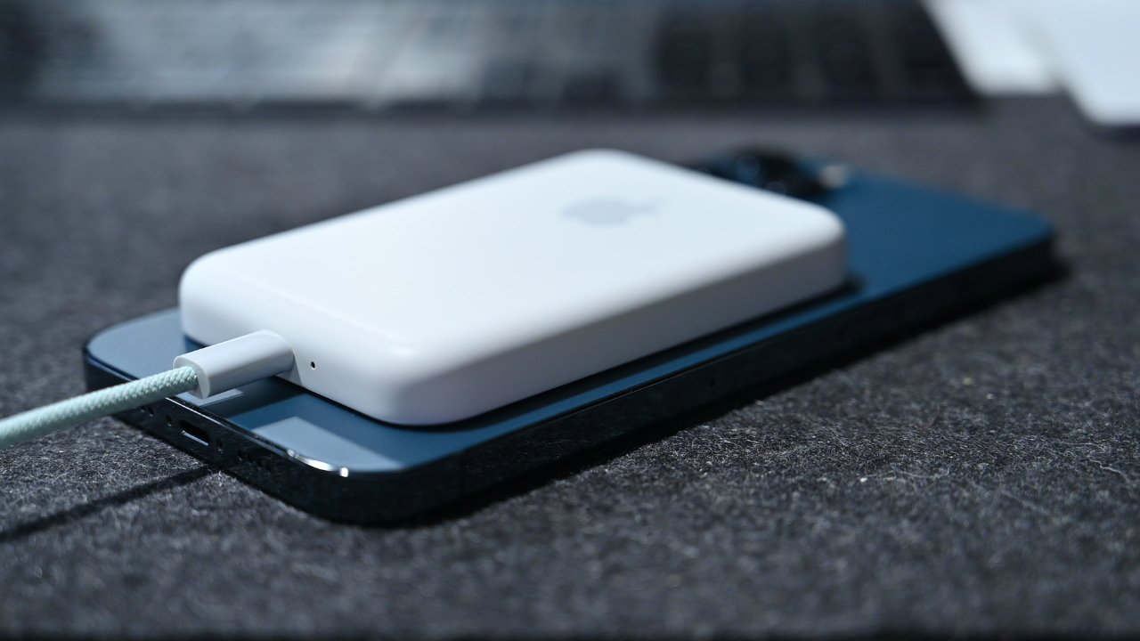Use the MagSafe Battery Pack to wirelessly charge an iPhone